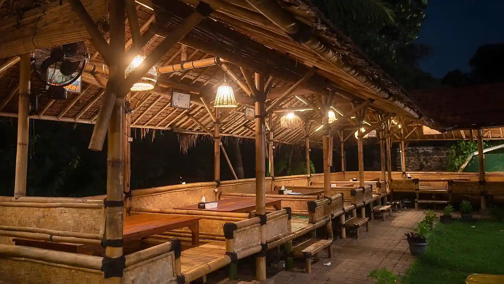 Saung Bambu