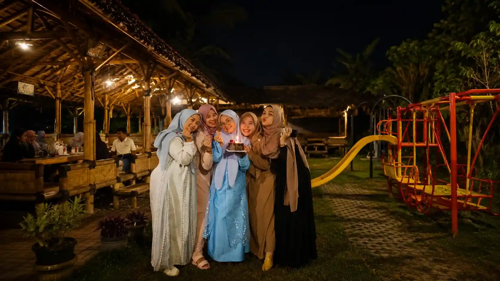 Foto pengunjung di Saung Bambu
